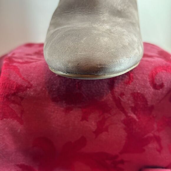 Vince Camuto‎ Fateen Ankle Taupe Leather Booties 3 1/2” Heel Size 7 - Picture 9 of 16